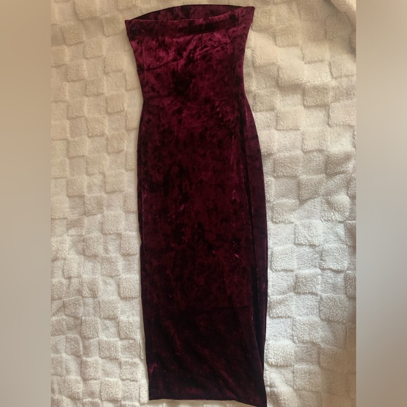 Fashion Nova Bodycon velvet dress - Picture 2 of 7